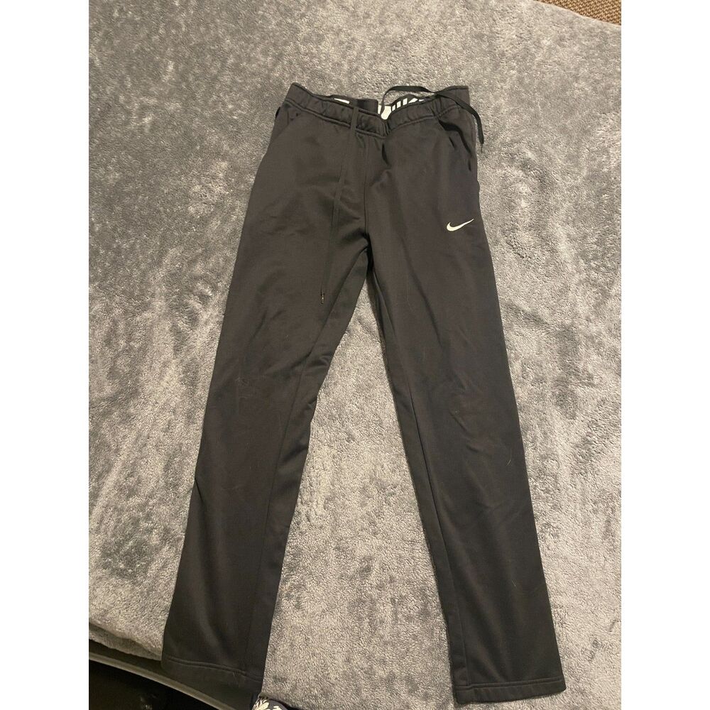 🖤 Nike Therma-FIT Black Sweatpants – Athletic Streetwear